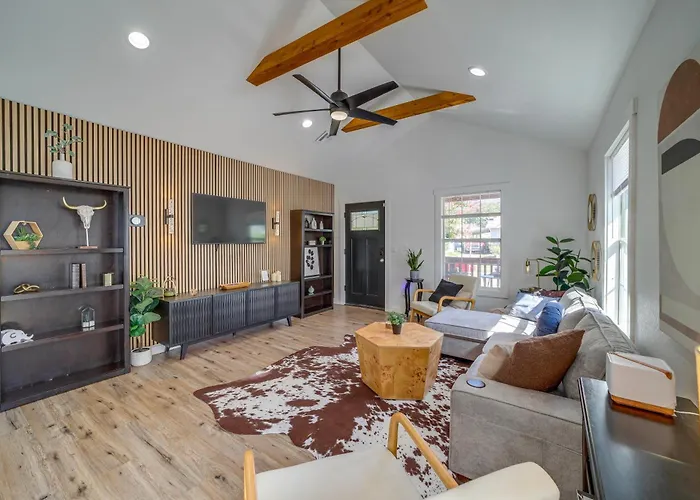 Walk To Cherry Street Shops & Eats! Escape Holiday home *