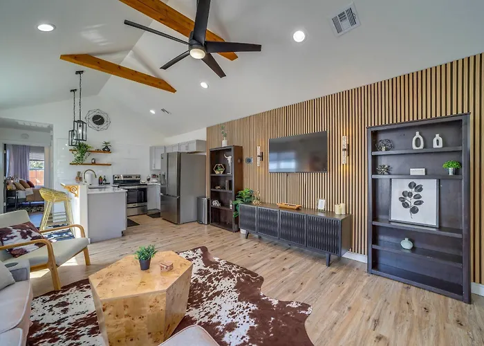Walk To Cherry Street Shops & Eats! Escape Holiday home *