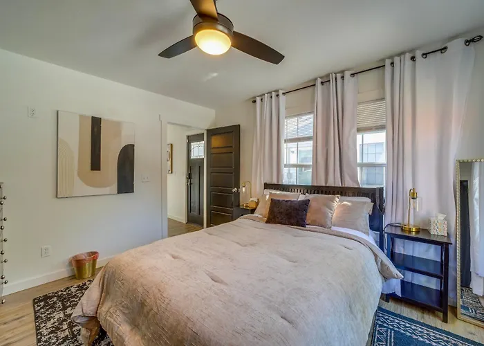 Walk To Cherry Street Shops & Eats! Escape Holiday home