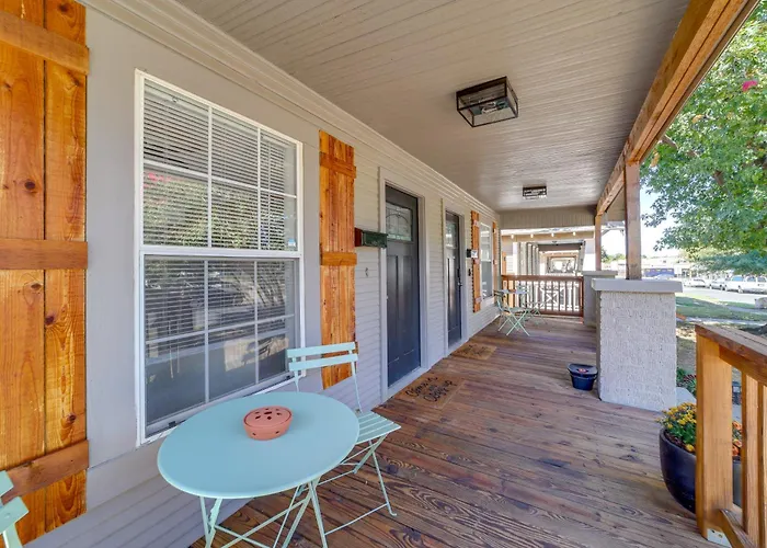 Walk To Cherry Street Shops & Eats! Escape Holiday home Tulsa